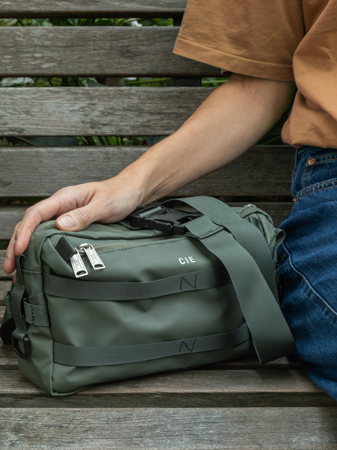 CIE Grid3 2-Way Sling Bag