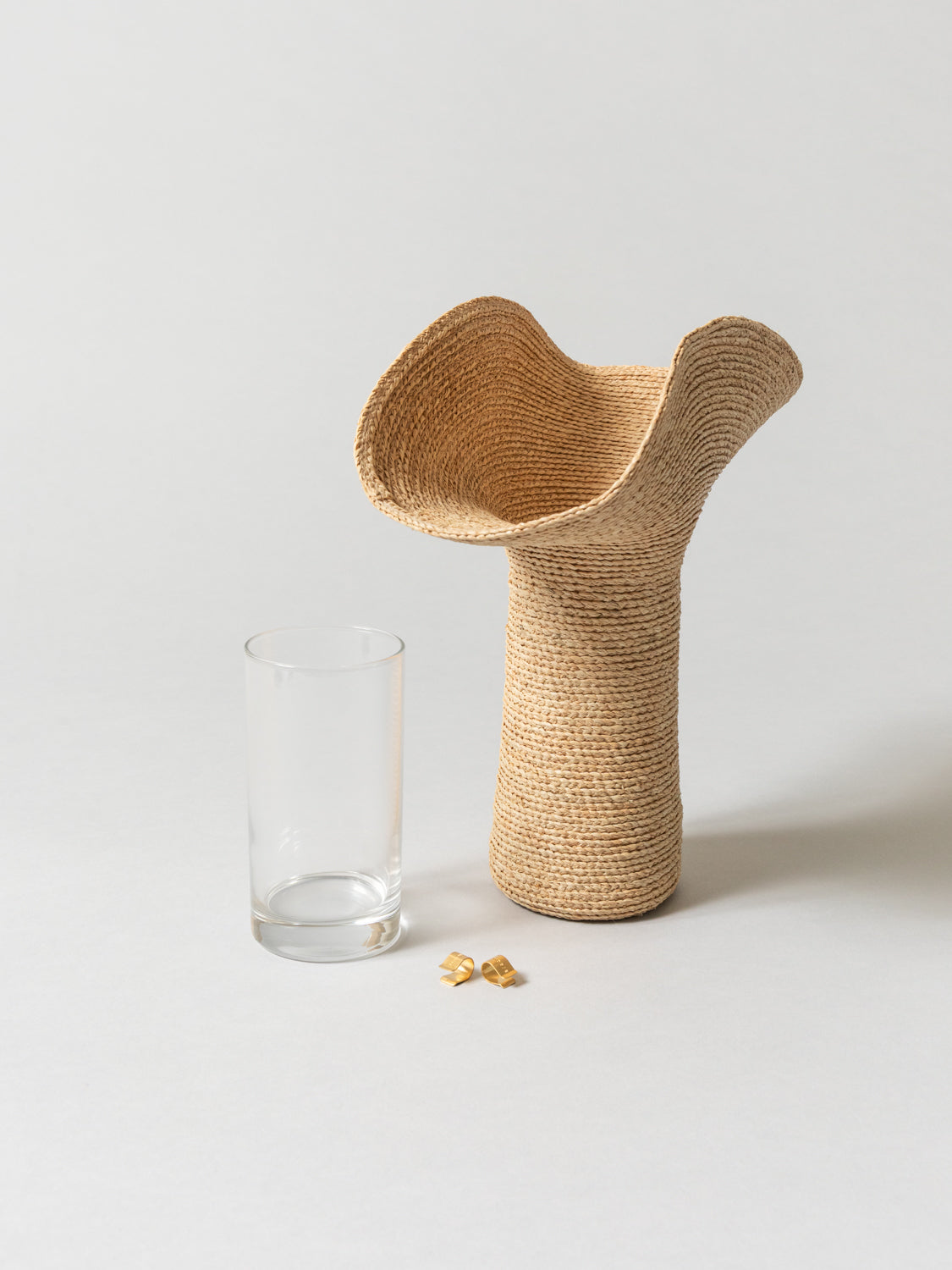 Lapel Vase - Raffia