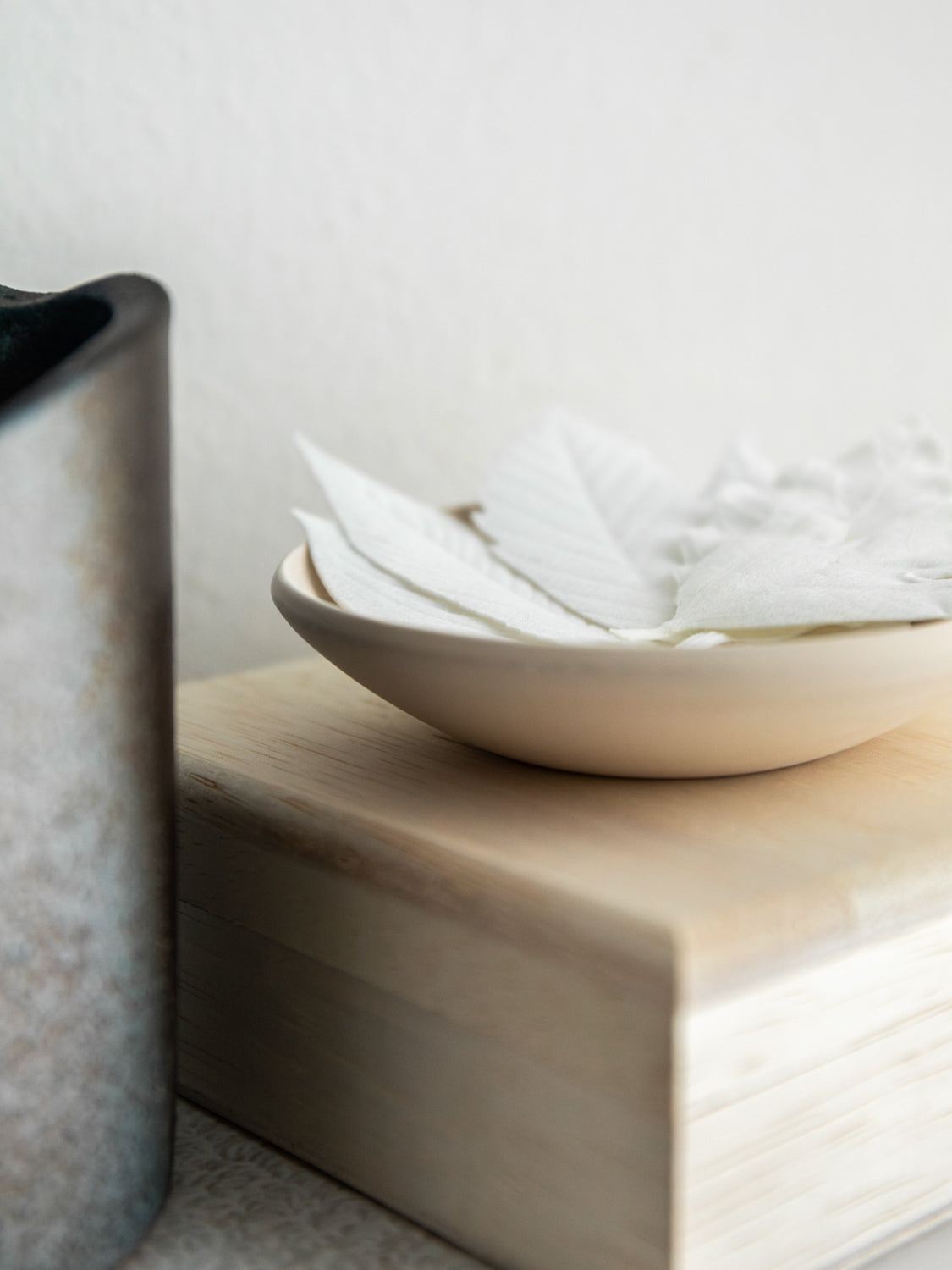 HA KO Paper Incense - Wooden Box Set of 6 With Incense Mat and Dish