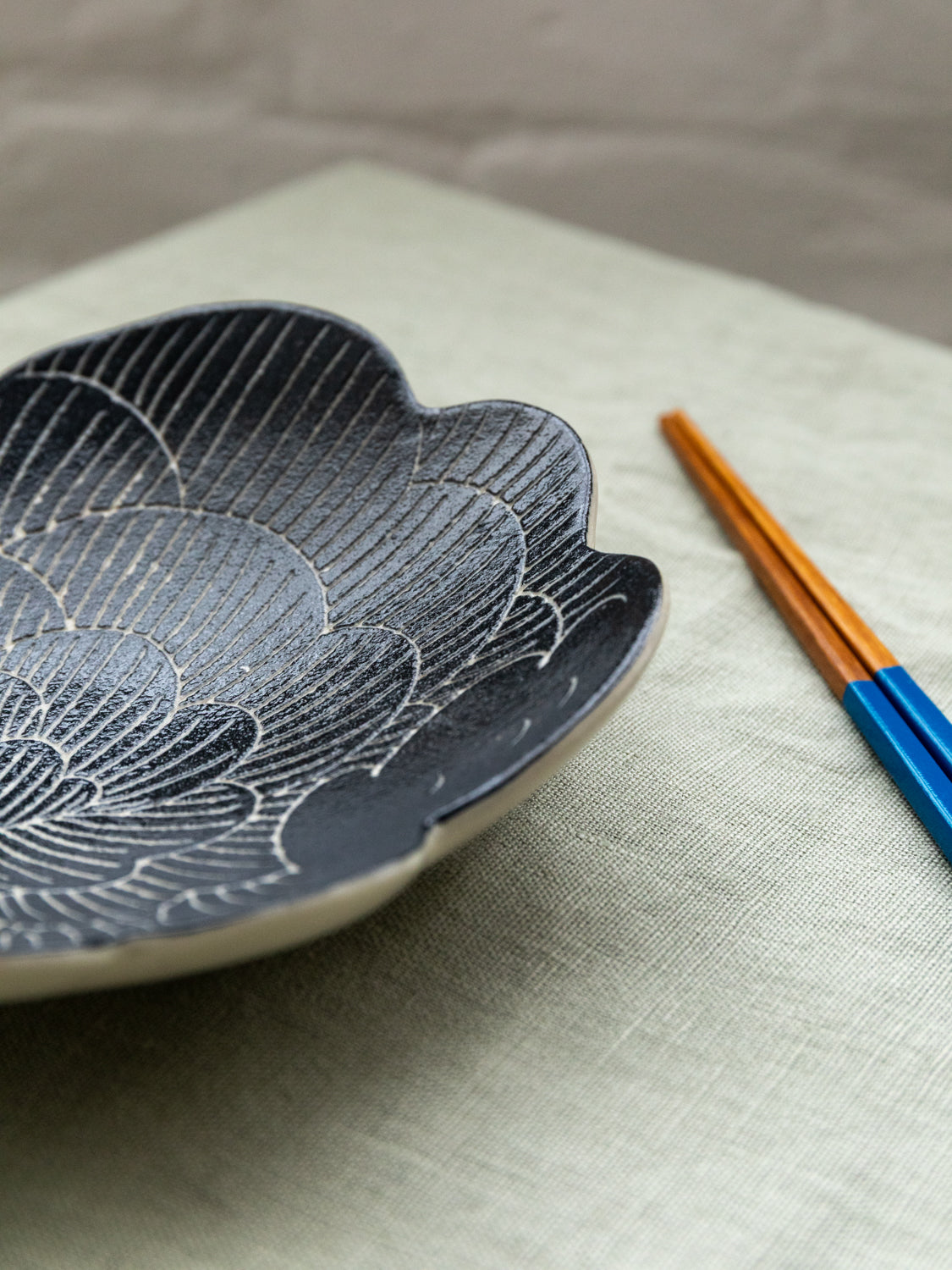 FUGA Wind Flower Plate - Black