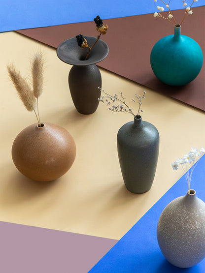 Vase and Dried Flower -  Ecru Beige × Starflower